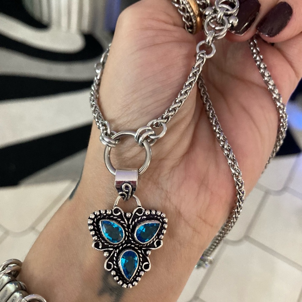 925 sterling silver overlay blue topaz triangle Celtic knot maille necklace - Picture 10 of 13